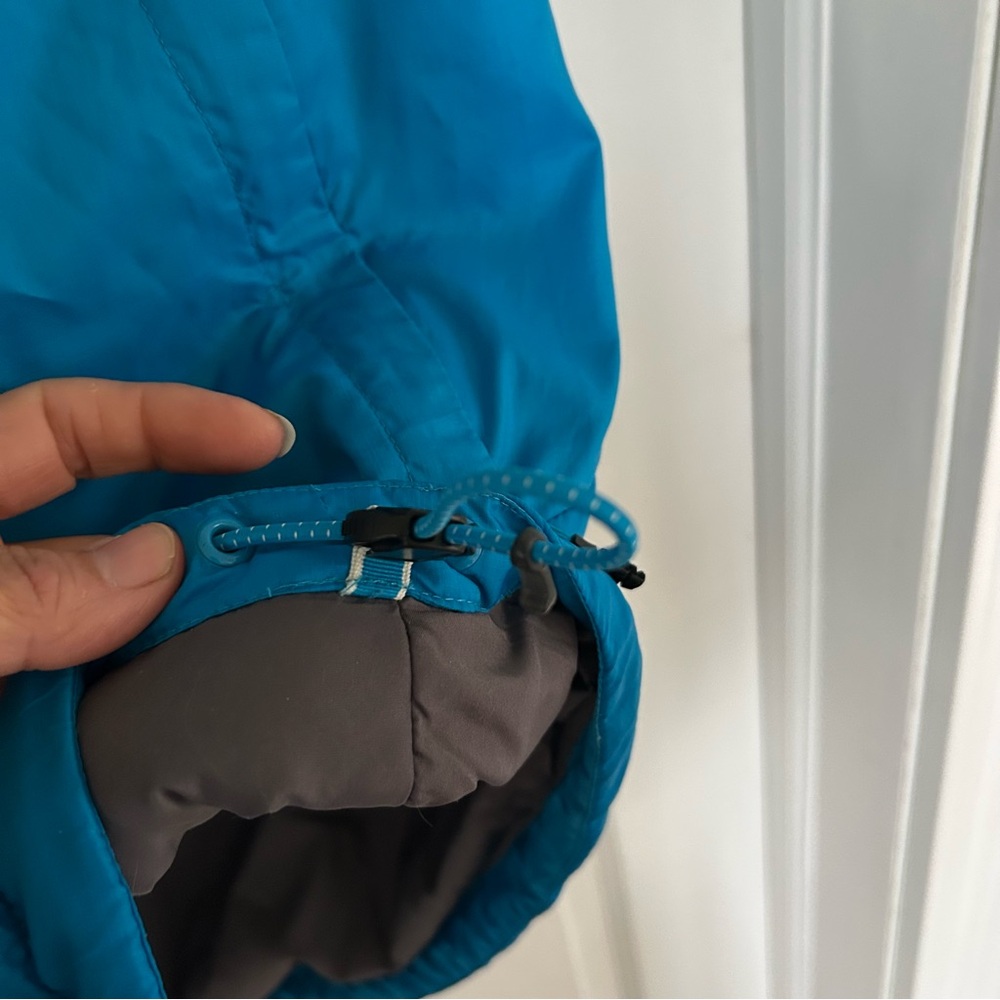 Adidas Men's Blue Puffer Vest (mens size M) - Picture 9 of 9